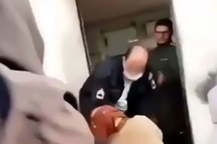 (ویدئو) جنجال کتک زدن زن افغانستانی توسط مامور پلیس
