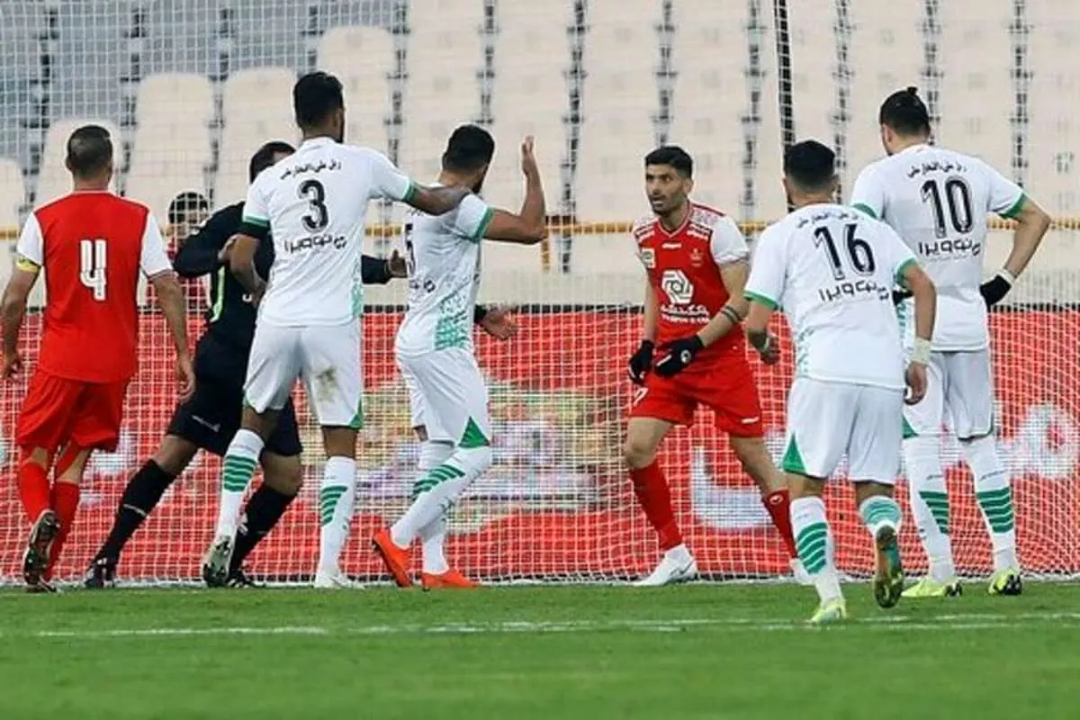 کاربران درباره صحنه جنجالی بازی پرسپولیس - ذوبآهن چه گفتند؟