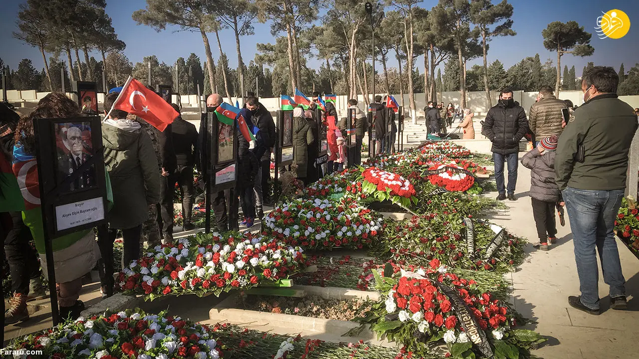 (عکس) آغاز سال نو با حضور بر سر مزار سربازان آذربایجان