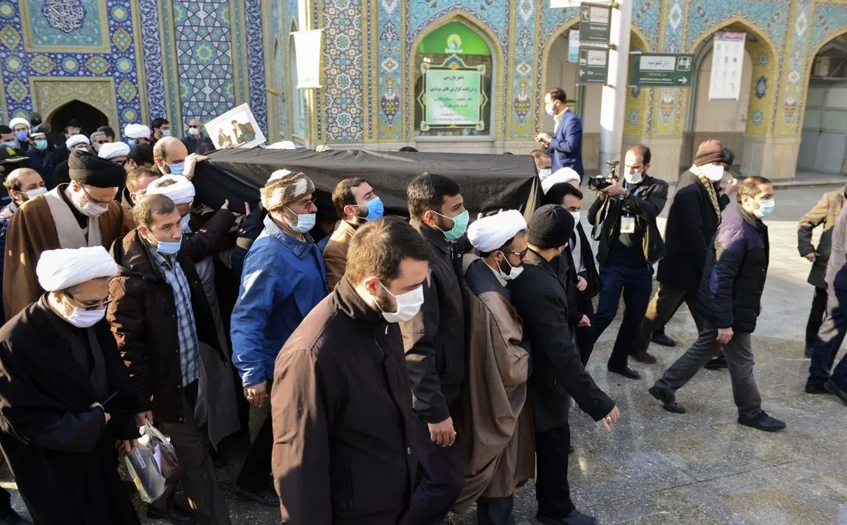 (تصاویر) تشییع پیکر آیت الله مصباح یزدی در حرم حضرت عبدالعظیم حسنی