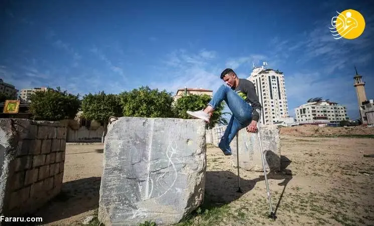 (تصاویر) مهارت جوان فلسطینی در انجام پارکور با یک پا!