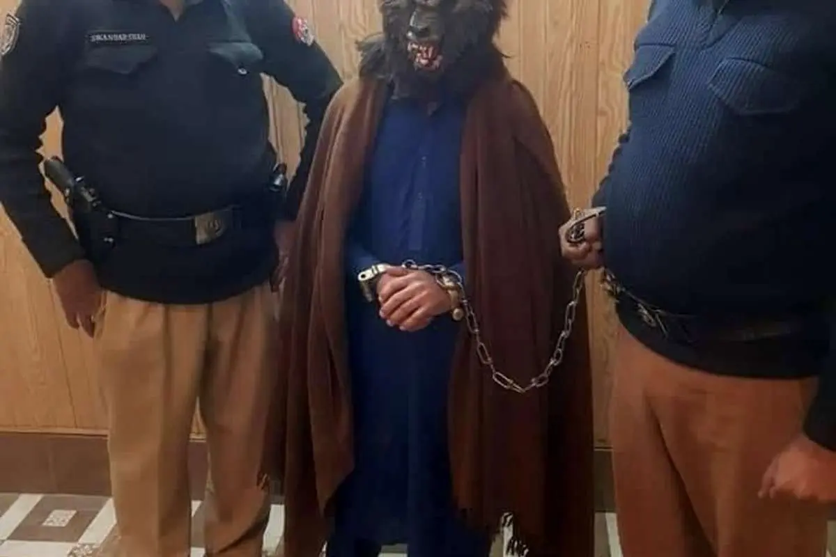 (تصاویر) مرد گرگنما دستگیر شد
