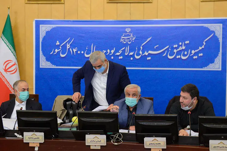 تکلیف دلا‌ر ۴۲۰۰ در ۱۴۰۰