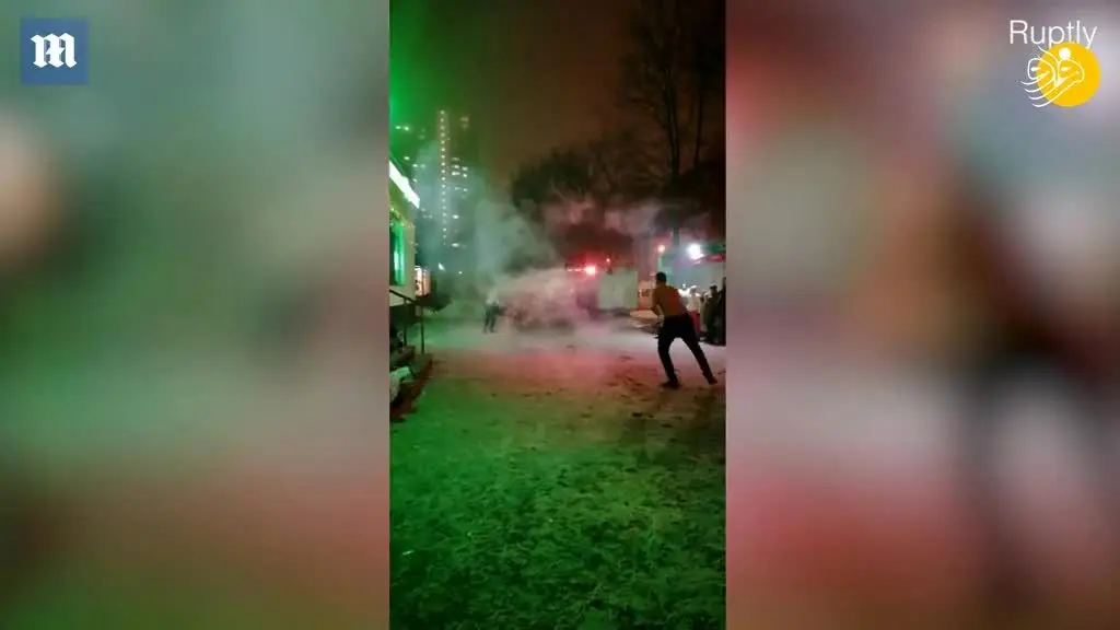 (ویدئو) جنگ با ابزار آتش بازی در خیابان!