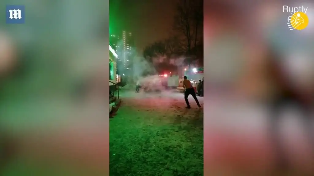 (ویدئو) جنگ با ابزار آتش بازی در خیابان!