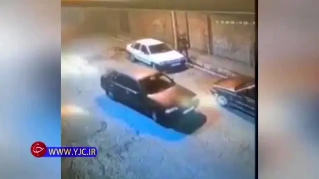 (ویدئو) سرقت از پراید با وجود قفل فرمان و پدال طی چند ثانیه!
