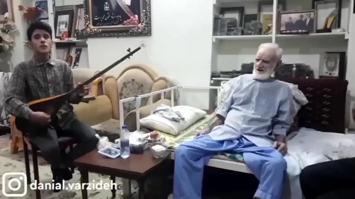 (ویدئو) دف و دوتار در عیادت عثمان محمدپرست