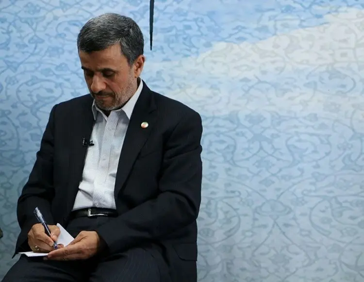 نامه احمدی نژاد به روحانی: جلوی جنگ را بگیرید