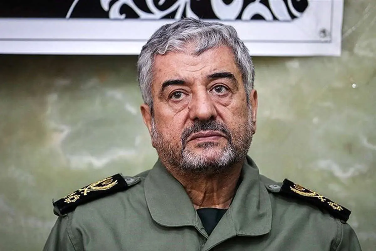 انتقاد شدید فرمانده پیشین سپاه از روحانی