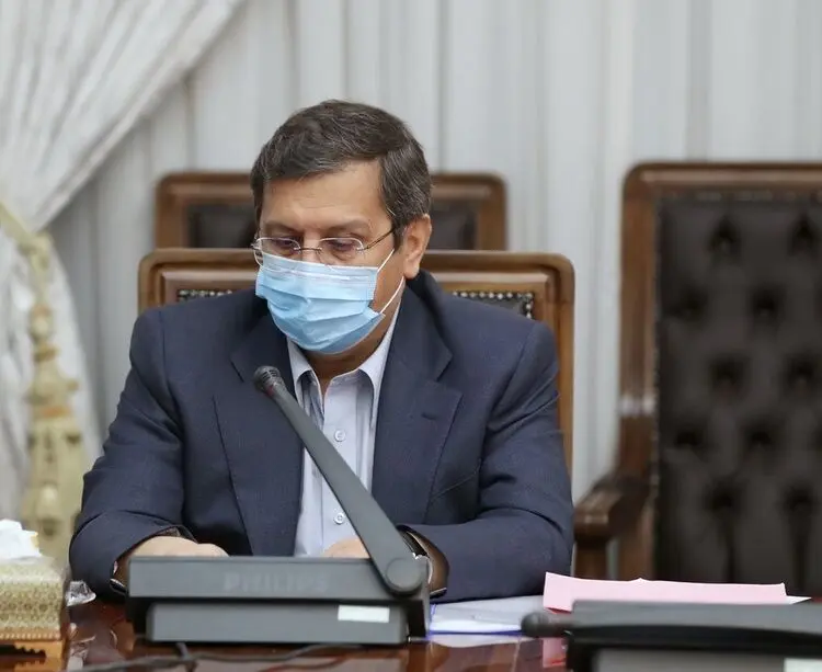 نارضایتی همتی از عملکرد بانک‌ها در اجرای قانون چک