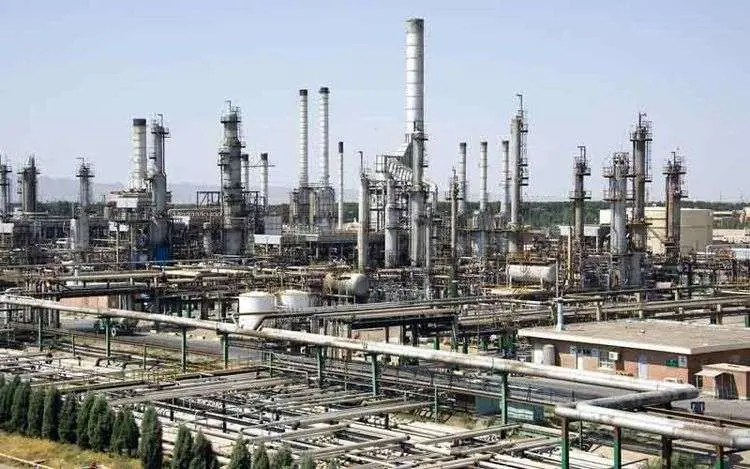 شکایت محیط زیست از پالایشگاه و پتروشیمی آبادان