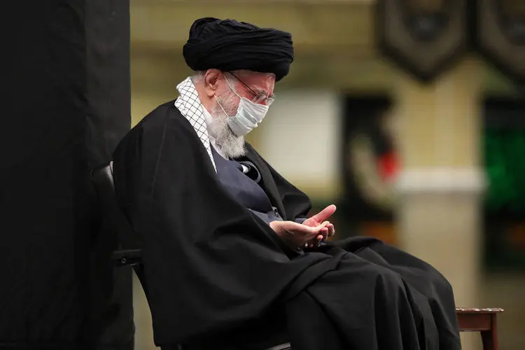 (تصاویر) نخستین شب مراسم عزاداری فاطمیه در حضور رهبر انقلاب