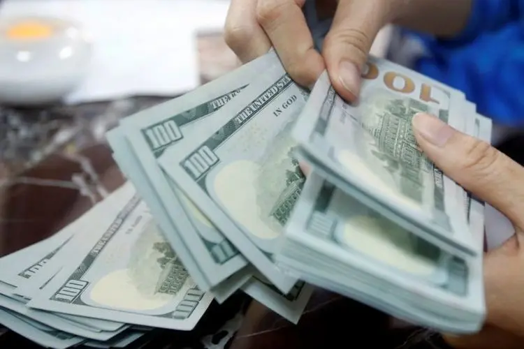 دلار در معاملات جهانی بالا رفت