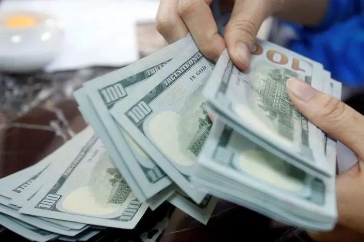 دلار در معاملات جهانی بالا رفت