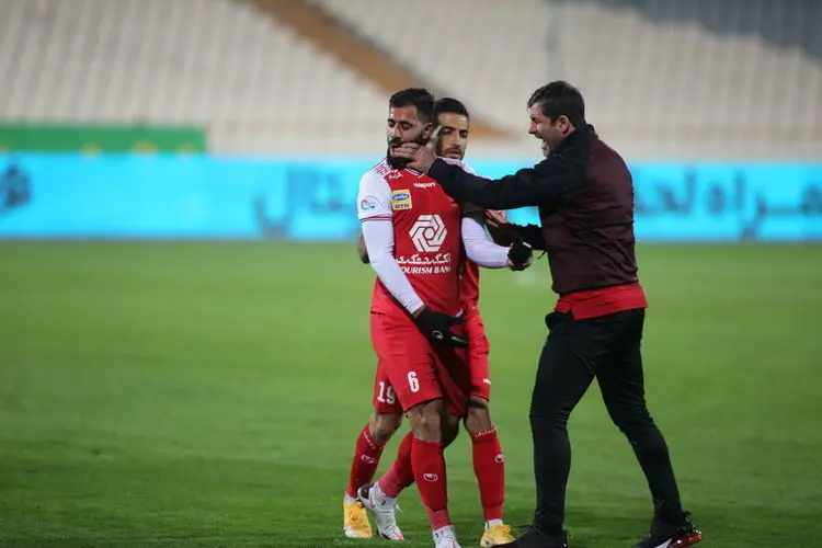 (عکس) تودهنی کریم باقری به مدافع پرسپولیس!