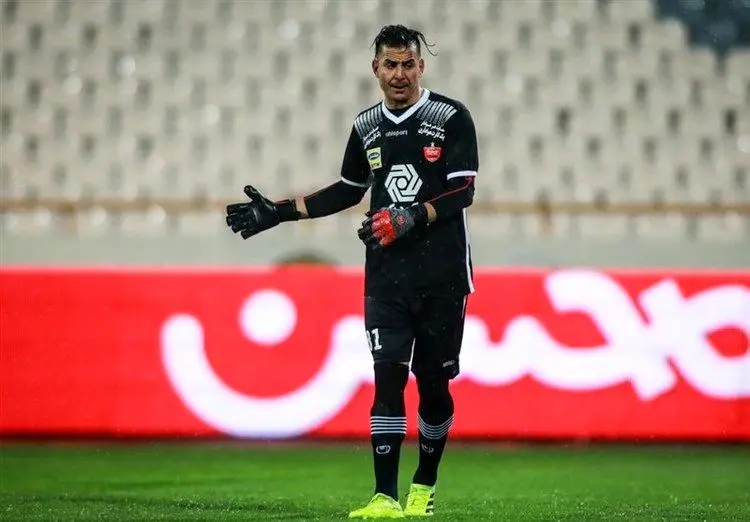 (عکس) حمله تند و جنجالی دروازه بان پرسپولیس به مهدی هاشمی‌نسب