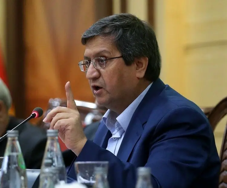 همتی: اگر ارزپاشی می‌کردیم دلار ۵۰ هزار تومان بود