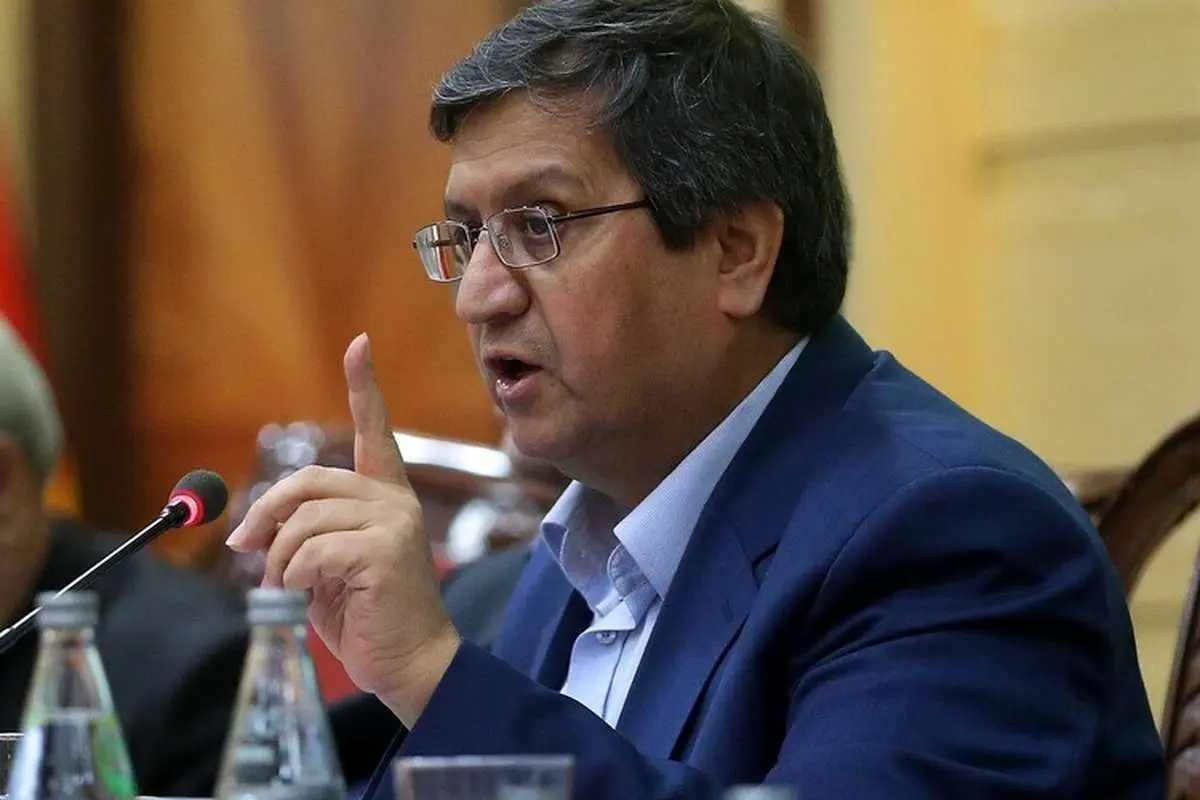 همتی: اگر ارزپاشی میکردیم دلار ۵۰ هزار تومان بود