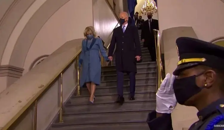 (ویدئو) انتقال کیف جدید هسته‌ای برای تحویل به جو بایدن