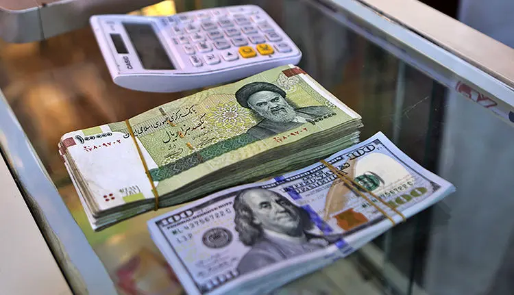 نعمت و خسارت دلار ۴۲۰۰ تومانی