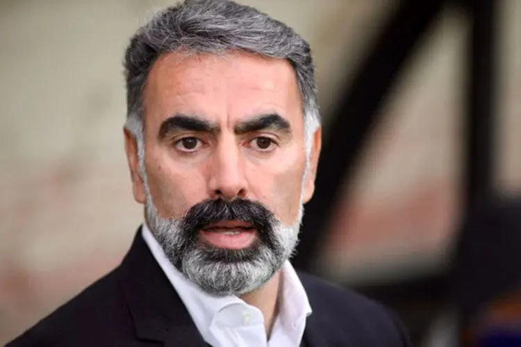 چرا محمود فکری به جای مسائل فنی از پرسپولیس حرف می زند؟