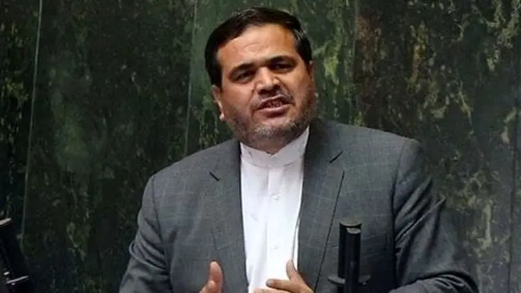 توئیت عنابستانی درباره ماجرای سیلی زدن به سرباز راهور
