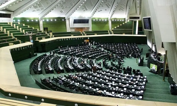 دو سناریوی تامین منابع دو برابر شدن یارانه نقدی توسط مجلس؛ شوک ارزی یا بنزینی؟