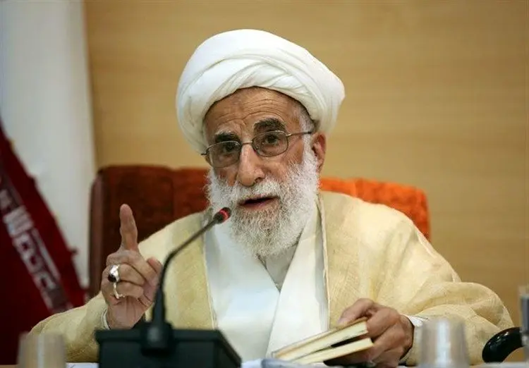آیت الله جنتی: به آمریکای در حال سقوط دلخوش کرده‌اند؛ تعجب می‌کنم