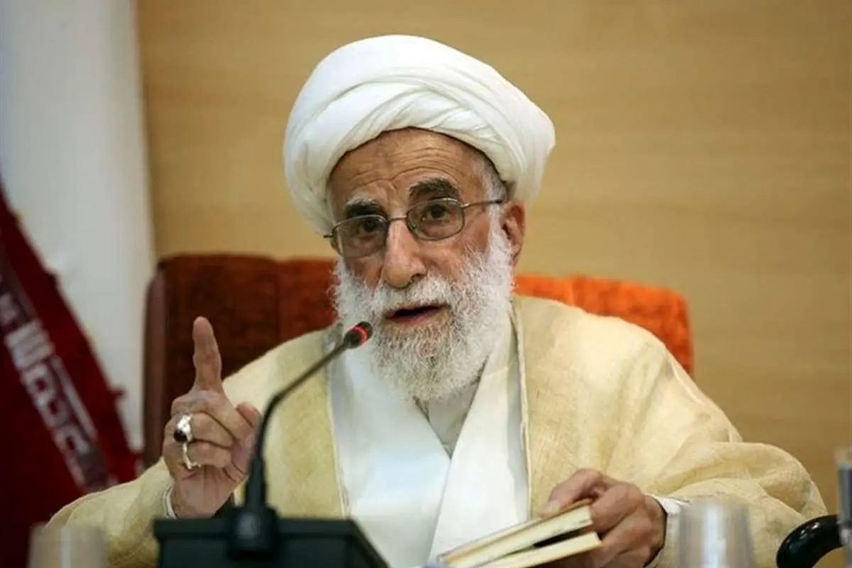 آیت الله جنتی: به آمریکای در حال سقوط دلخوش کرده‌اند؛ تعجب می‌کنم