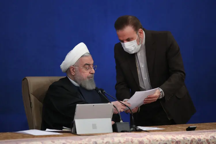 واکنش‌ها به سخنان روحانی؛ مسئول دلار ۲۵هزارتومانی هم هستید؟