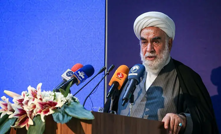 گلپایگانی: آقا لب تر کنند میلیونها نفر حاضرند جان خود را بدهند