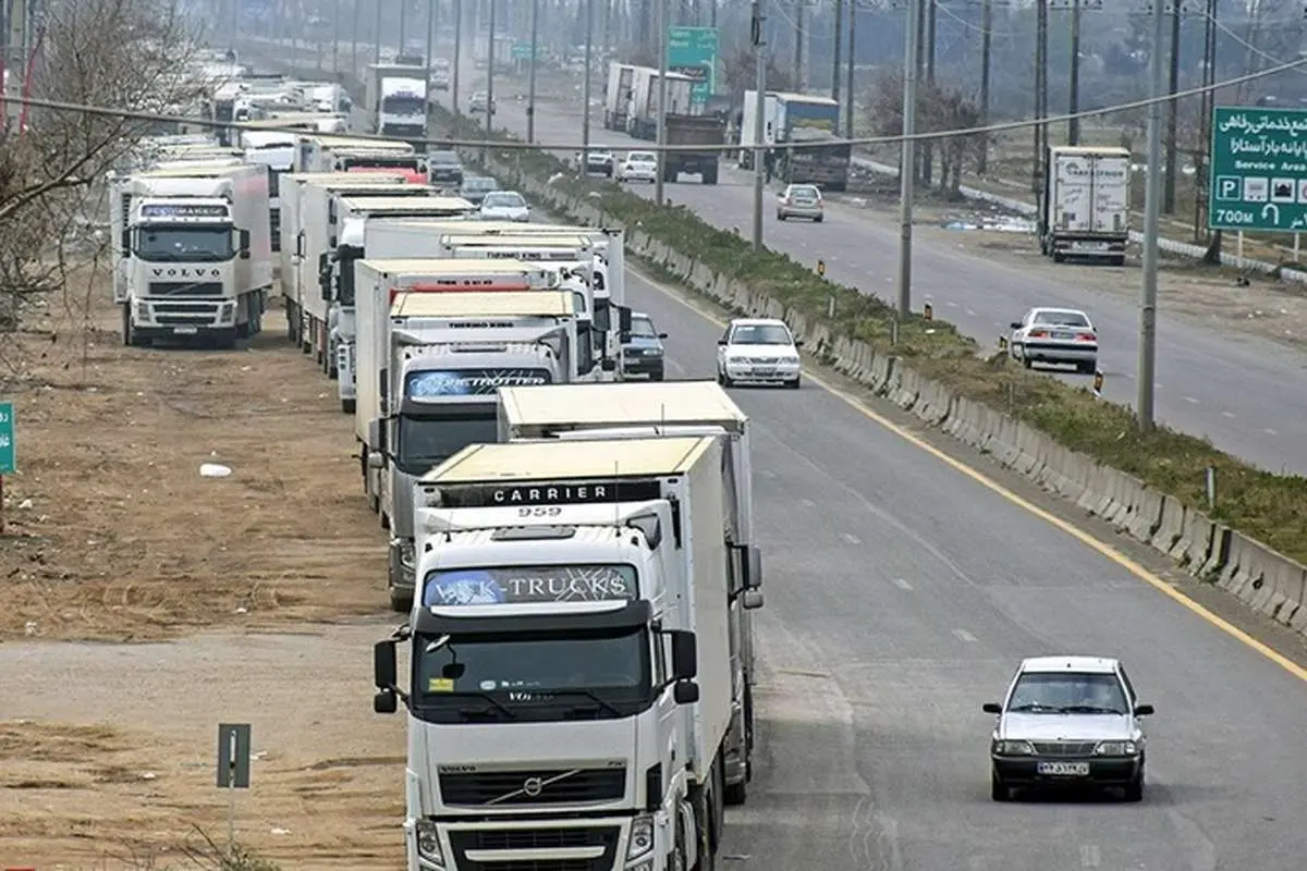 (تصاویر) ترافیک کامیون‌های ترانزیتی خارجی در گذرگاه مرزی آستارا