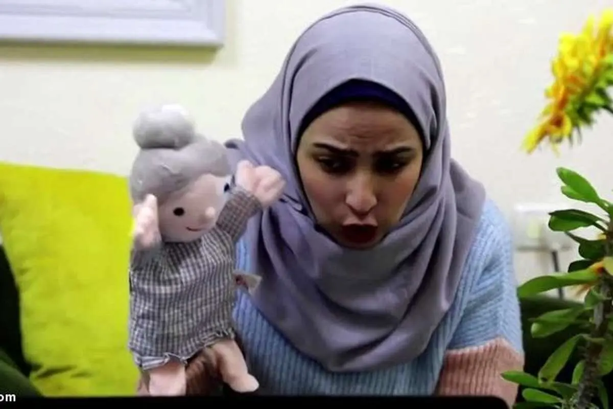 (ویدئو) کلاس آنلاین با عروسک!