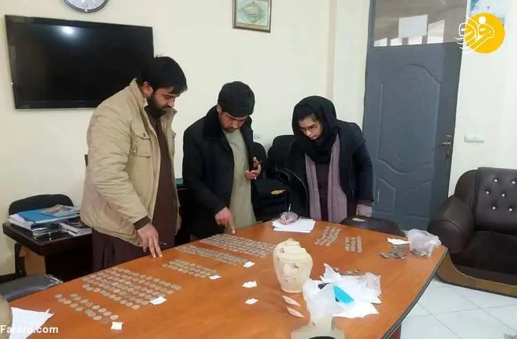 (عکس) ۳۱۰ سکه دوران قاجار در هرات کشف شد