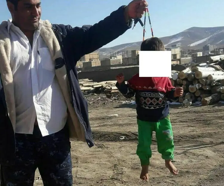 کودک آزار دیده با تسبیح با دستور قاضی از خانه امن ترخیص شد