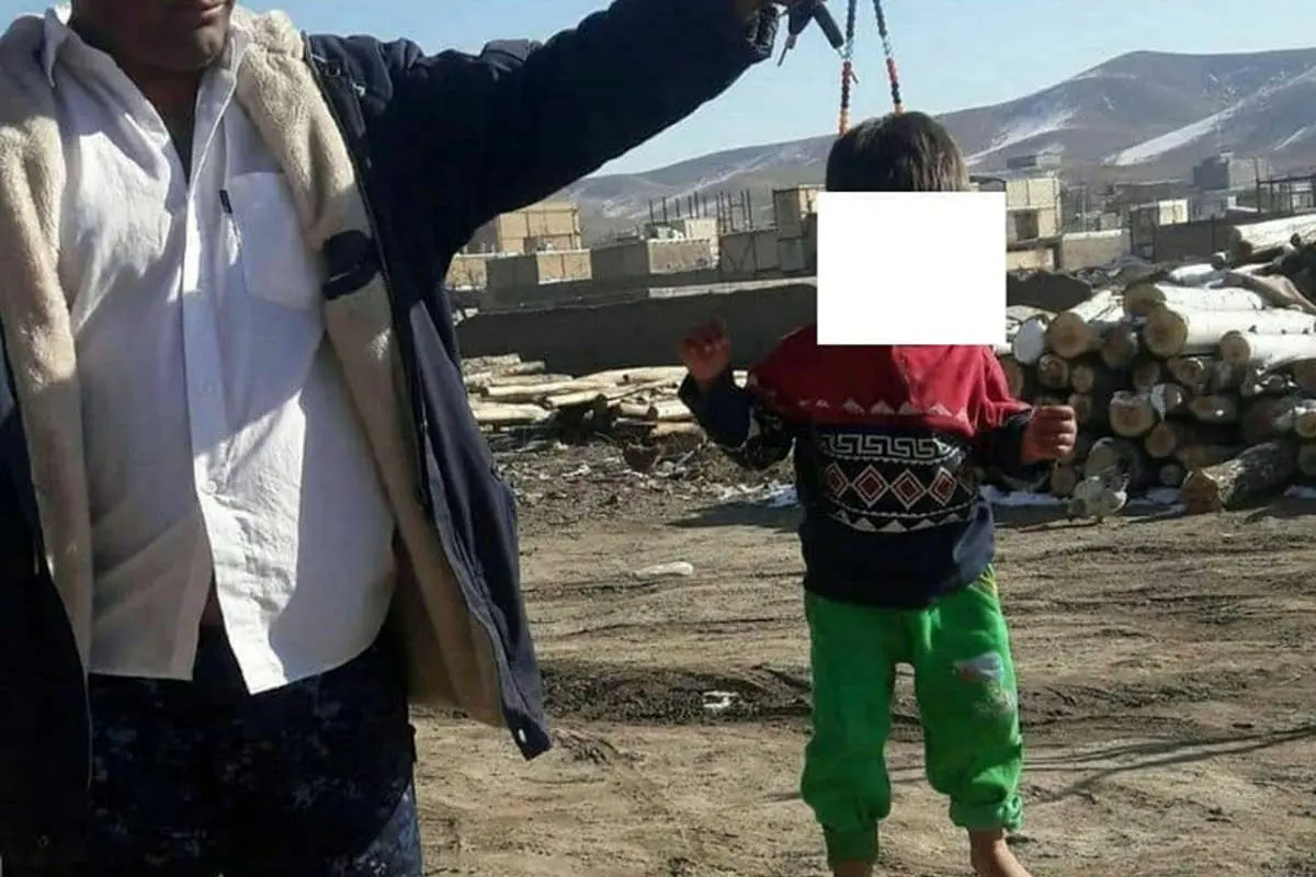 کودک آزار دیده با تسبیح با دستور قاضی از خانه امن ترخیص شد