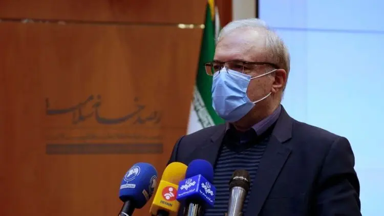 نمکی: واکسن را اول به خانواده خودمان تزریق می‌کنیم