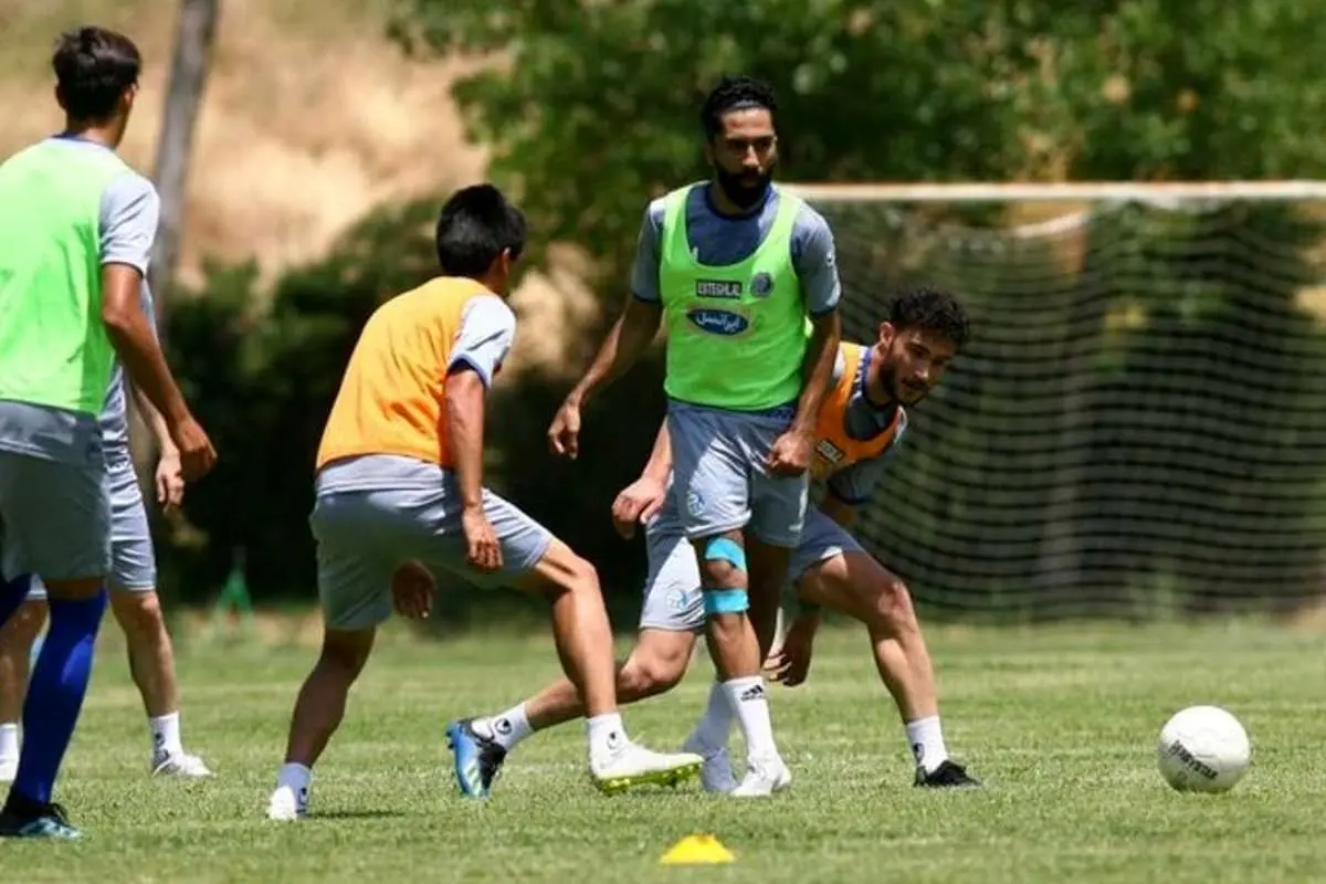 بازیکن استقلال مذاکره با پرسپولیس را تکذیب کرد، فکری او را به تمرین راه داد