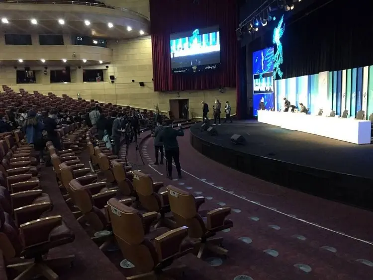 (ویدئو) جشنواره فیلم فجر بدون فاصله‌گذاری اجتماعی!