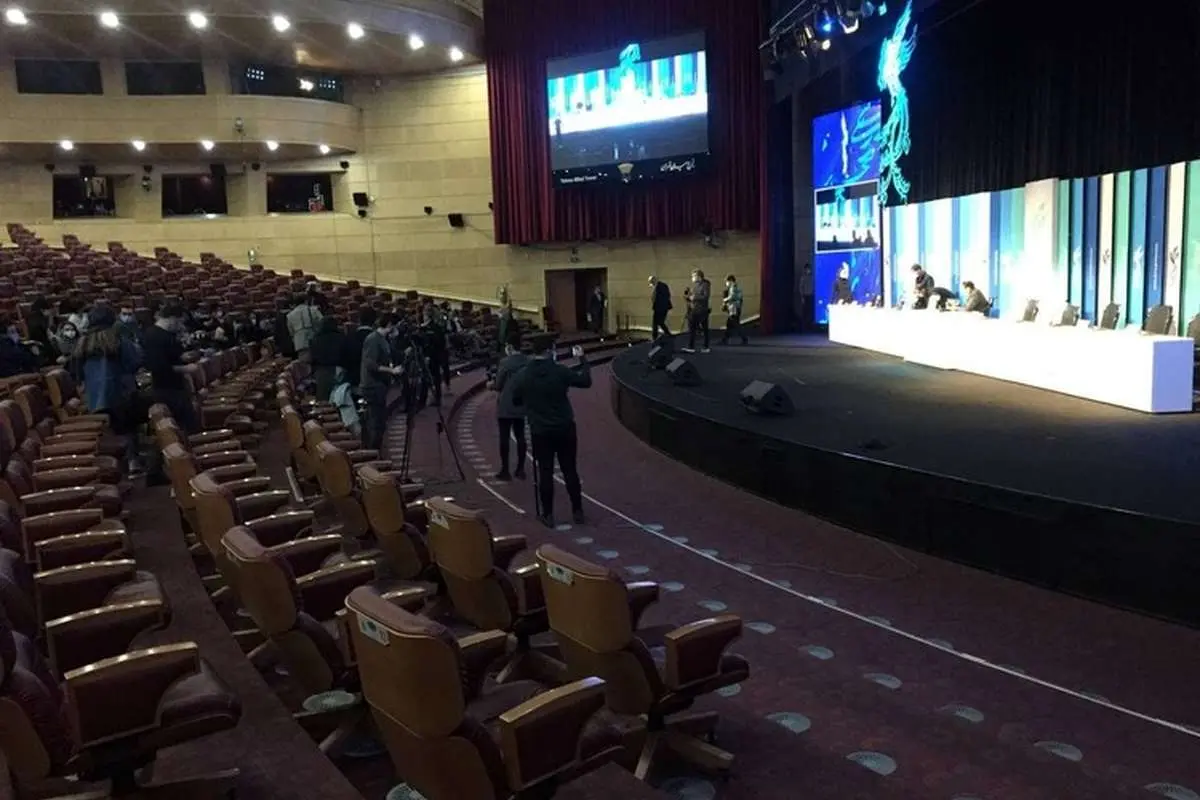 (ویدئو) جشنواره فیلم فجر بدون فاصلهگذاری اجتماعی!