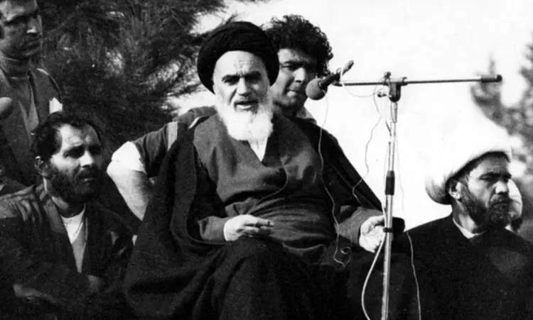 خاطره ناطق نوری از روزی که عبا و عمامه نداشت
