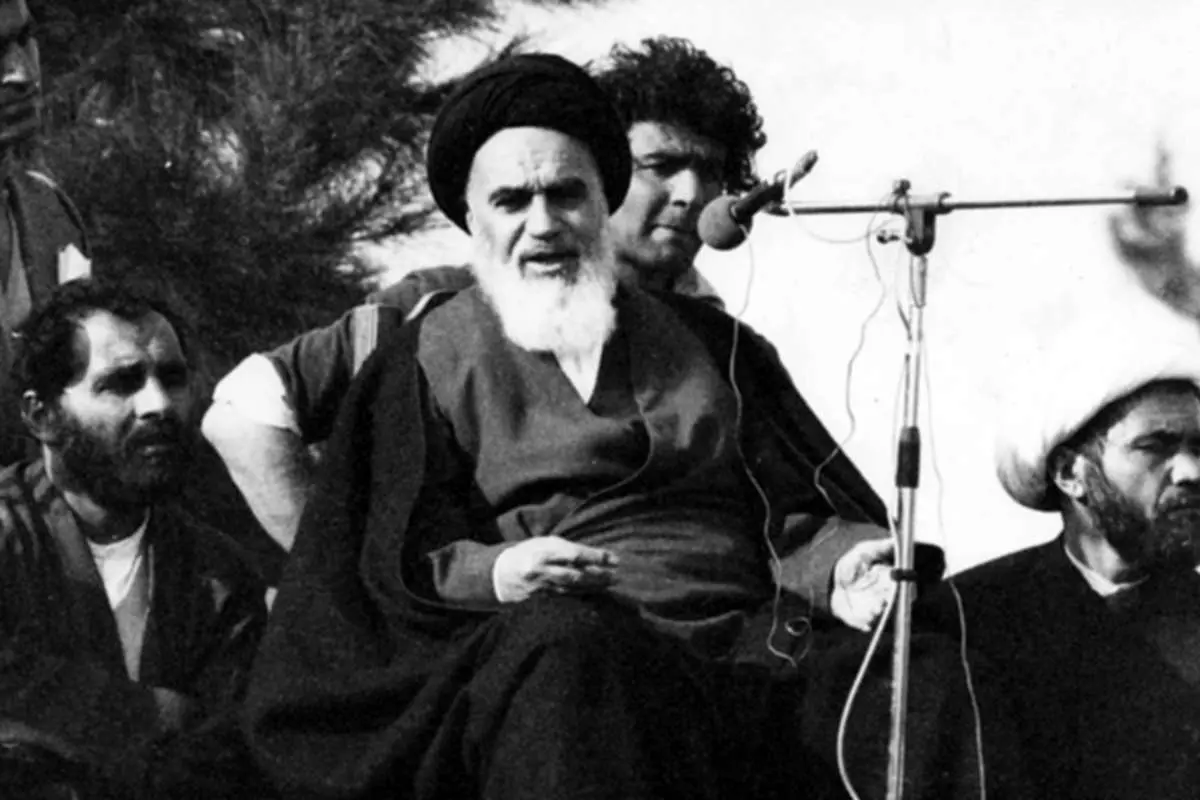 خاطره ناطق نوری از روزی که عبا و عمامه نداشت