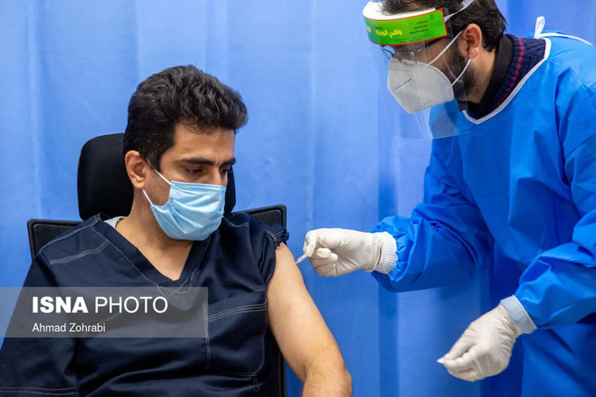 (تصاویر) آغاز واکسیناسیون سراسری علیه ویروس کرونا در قم