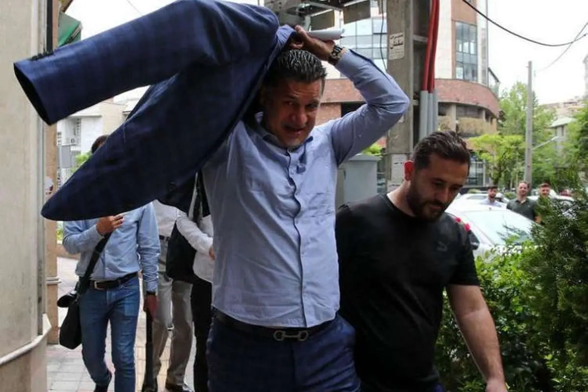 علی دایی منتظر اولین پرواز برای خروج از ایران
