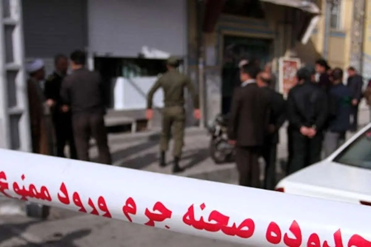 کفشهای پسر جوان، رابطه او با دختر ۱۴ ساله را لو داد