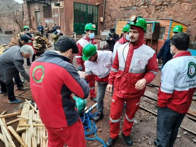 (ویدئو) ریزش معدن منگنز ونارچ یک فوتی برجا گذاشت