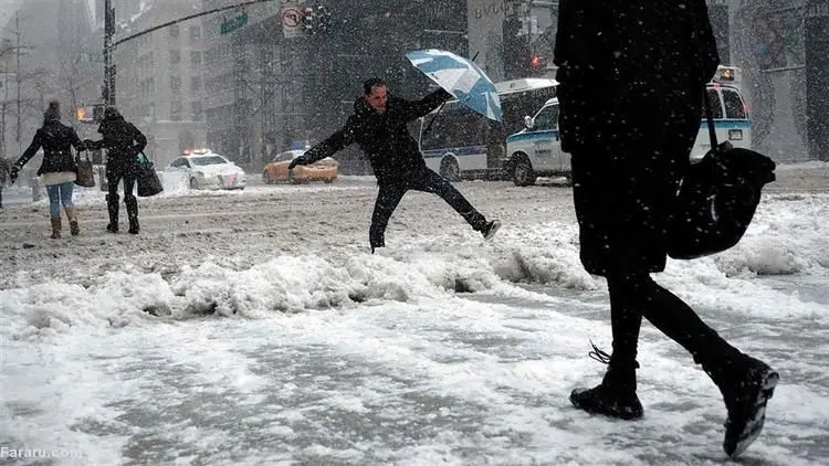 (ویدئو) نبرد با باد شدید در روسیه!