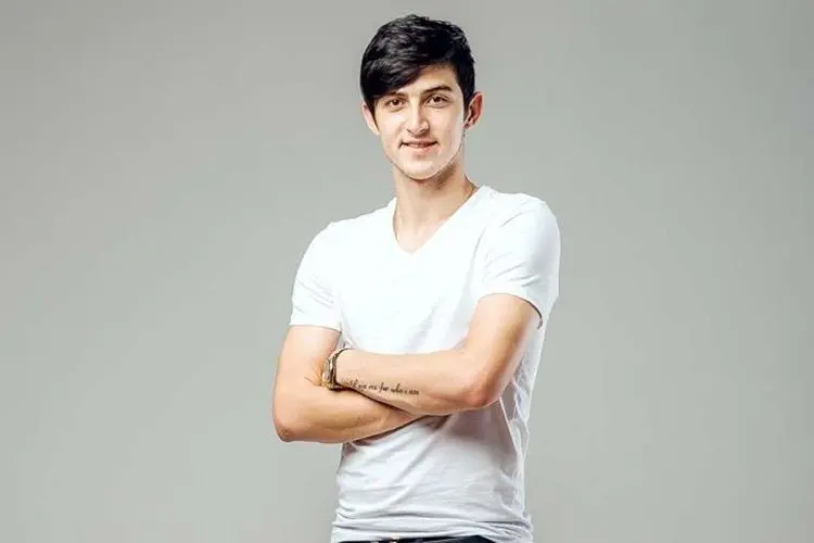 بیوگرافی سردار آزمون