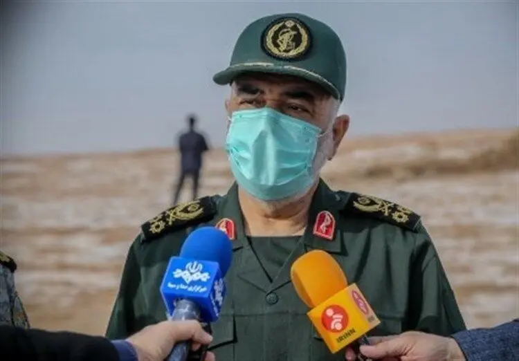 سردار سلامی: دشمن با ماهواره‌ها زمین ما را شخم می‌زند