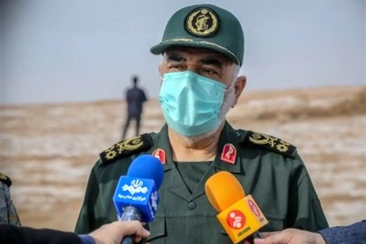 سردار سلامی: دشمن با ماهوارهها زمین ما را شخم میزند